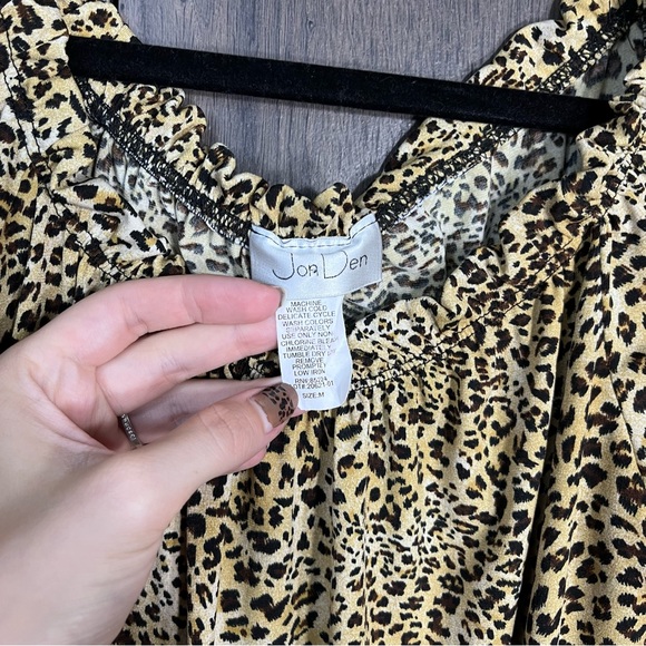 ¥💙2/$40💙Jon Den Leopard Printed Scoop Neck Blouse Size Medium - Picture 7 of 15